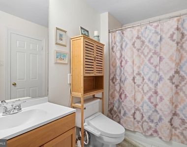 1613 Green Street - Photo Thumbnail 6