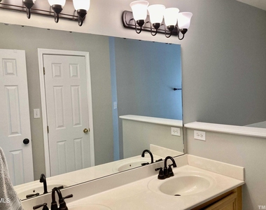 803 Knightsborough Way - Photo Thumbnail 11