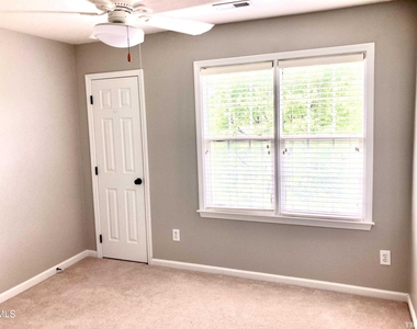 803 Knightsborough Way - Photo Thumbnail 9