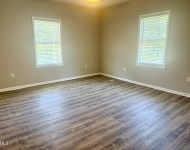 216 Forest Avenue - Photo Thumbnail 12
