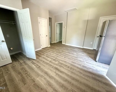 216 Forest Avenue - Photo Thumbnail 7