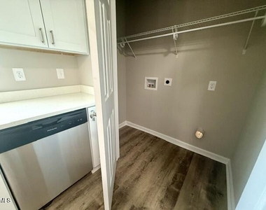 216 Forest Avenue - Photo Thumbnail 6