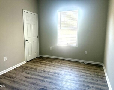 216 Forest Avenue - Photo Thumbnail 20