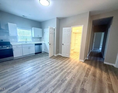 216 Forest Avenue - Photo Thumbnail 8