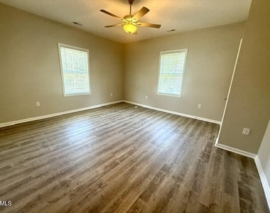 216 Forest Avenue - Photo Thumbnail 11