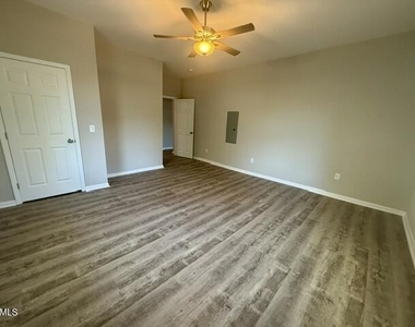 216 Forest Avenue - Photo Thumbnail 16