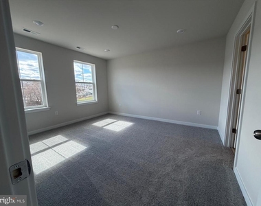 39 E Front Street - Photo Thumbnail 22
