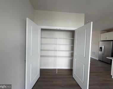 39 E Front Street - Photo Thumbnail 17