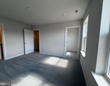 39 E Front Street - Photo Thumbnail 27