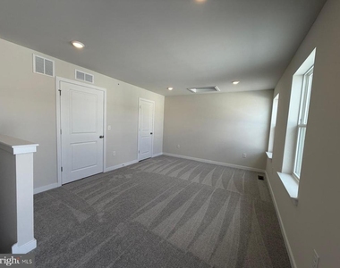 39 E Front Street - Photo Thumbnail 36
