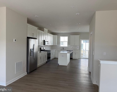 39 E Front Street - Photo Thumbnail 50