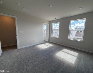 39 E Front Street - Photo Thumbnail 26