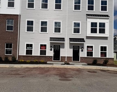 39 E Front Street - Photo Thumbnail 1