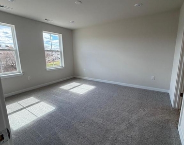 39 E Front Street - Photo Thumbnail 21