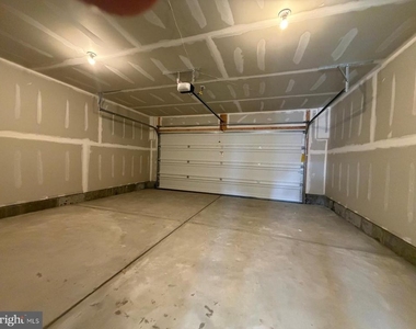 39 E Front Street - Photo Thumbnail 8