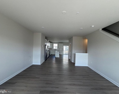 39 E Front Street - Photo Thumbnail 13