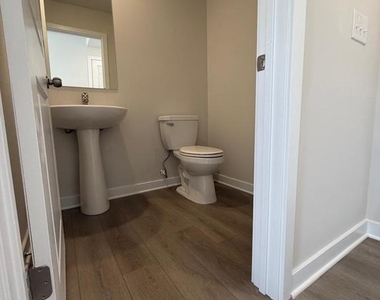 39 E Front Street - Photo Thumbnail 5