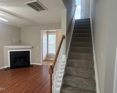 220 Stansbury Lane - Photo Thumbnail 6