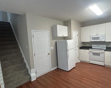 220 Stansbury Lane - Photo Thumbnail 4