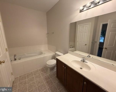 2133 Hidden Meadows Avenue - Photo Thumbnail 15