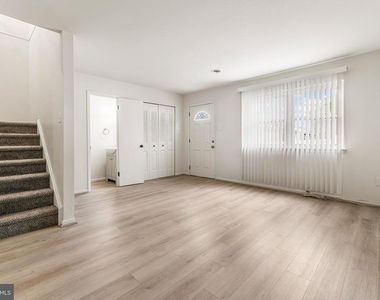 515 N York Road - Photo Thumbnail 1