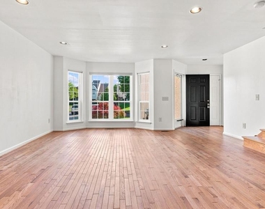 432 Country Club Drive - Photo Thumbnail 6