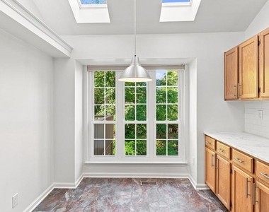 432 Country Club Drive - Photo Thumbnail 14