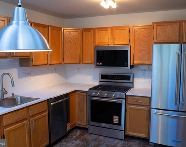 432 Country Club Drive - Photo Thumbnail 3