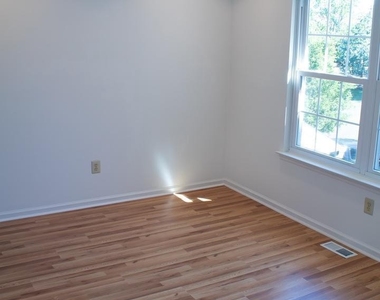 432 Country Club Drive - Photo Thumbnail 10
