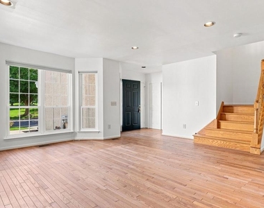 432 Country Club Drive - Photo Thumbnail 5