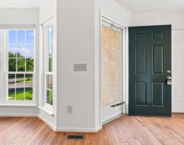 432 Country Club Drive - Photo Thumbnail 4