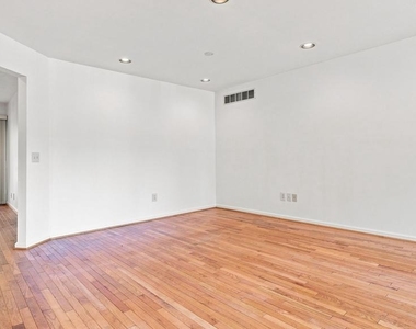 432 Country Club Drive - Photo Thumbnail 9