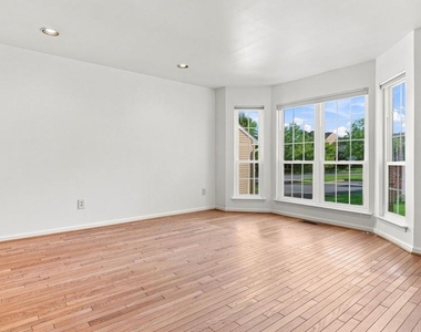 432 Country Club Drive - Photo Thumbnail 8