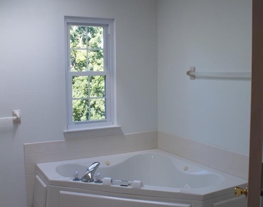 432 Country Club Drive - Photo Thumbnail 7