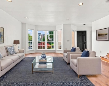 432 Country Club Drive - Photo Thumbnail 7