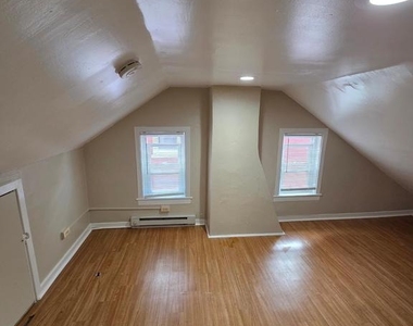 808 E Marion Street - Photo Thumbnail 4