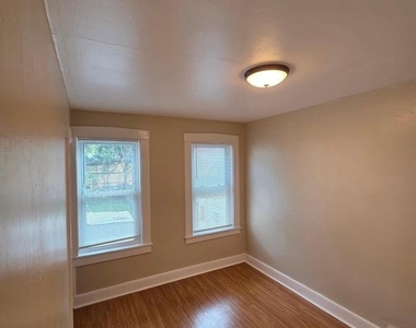 808 E Marion Street - Photo Thumbnail 2