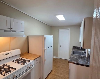 808 E Marion Street - Photo Thumbnail 1