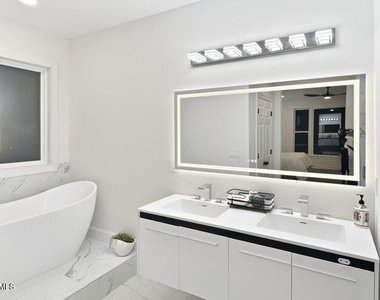 4917 Harbour Towne Drive - Photo Thumbnail 7