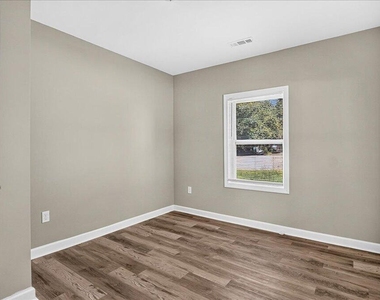 415 Spring Court - Photo Thumbnail 4