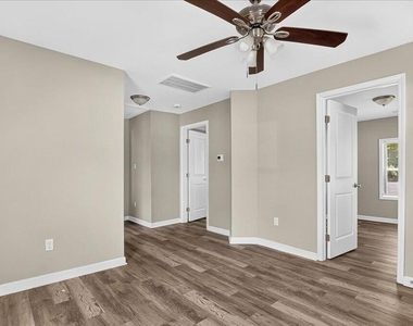 415 Spring Court - Photo Thumbnail 2
