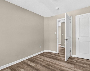 415 Spring Court - Photo Thumbnail 8