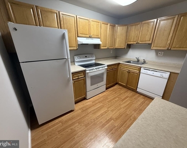 326 Saybrook Lane - Photo Thumbnail 7