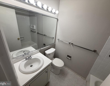 326 Saybrook Lane - Photo Thumbnail 8