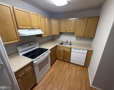 326 Saybrook Lane - Photo Thumbnail 5