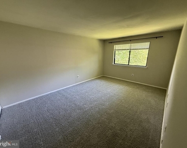 326 Saybrook Lane - Photo Thumbnail 11