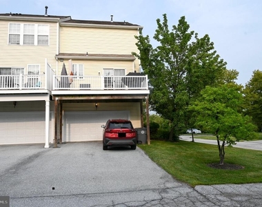 1910 Cavalier Lane - Photo Thumbnail 4