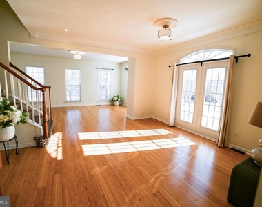 1910 Cavalier Lane - Photo Thumbnail 12