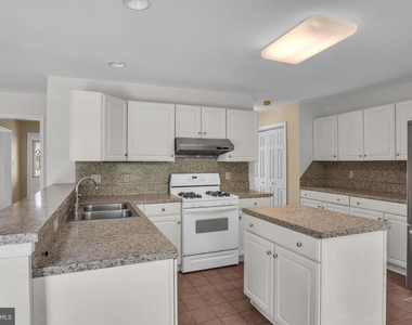 1210 Highlander Way - Photo Thumbnail 10
