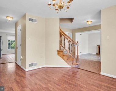 1210 Highlander Way - Photo Thumbnail 5